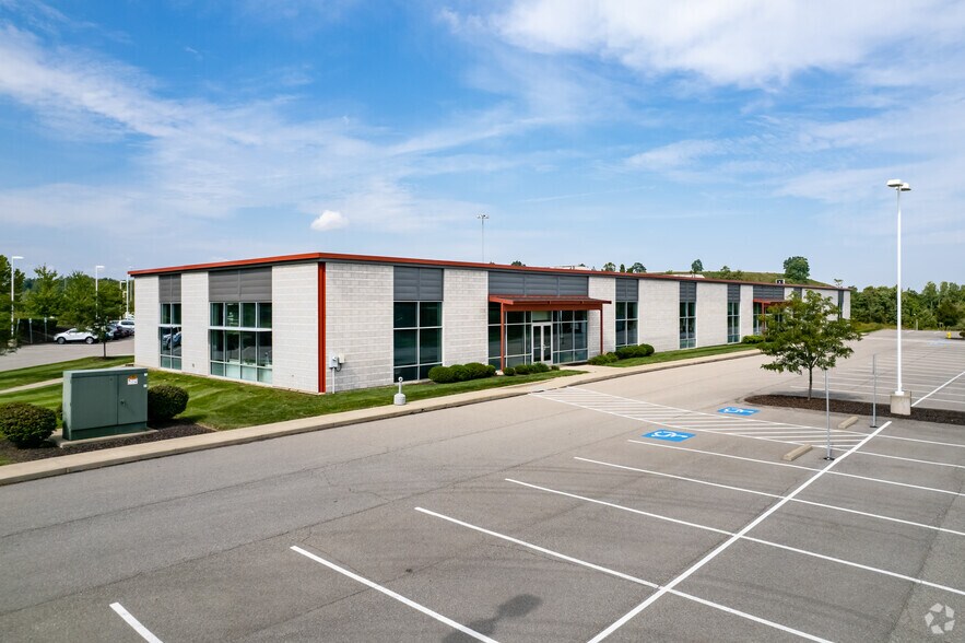 400 Industry Dr, Pittsburgh, PA à vendre - Photo du bâtiment - Image 2 de 8