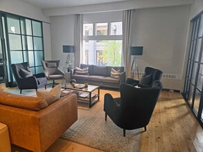 714 1st St SE, Calgary, AB à louer Photo intérieure- Image 1 de 7