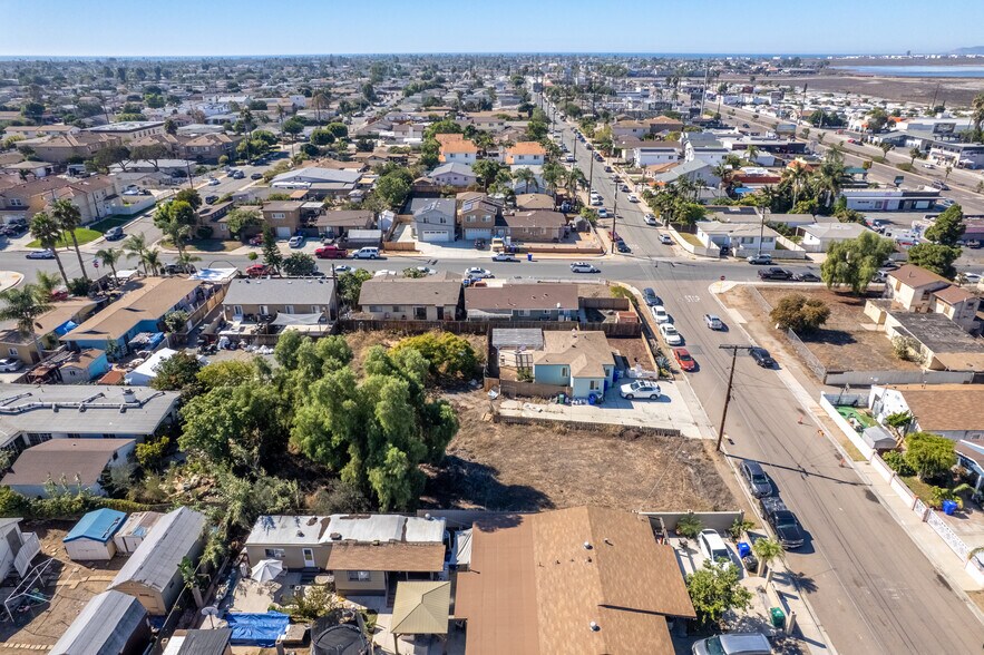 1815 Dahlia Ave, San Diego, CA à vendre - Photo du bâtiment - Image 2 de 6