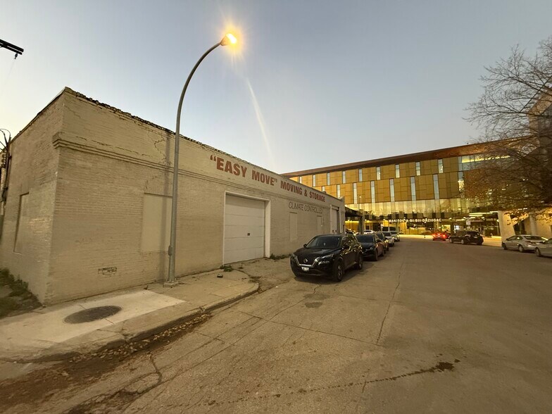 330 Elgin Av, Winnipeg, MB à vendre - Photo du bâtiment - Image 3 de 15