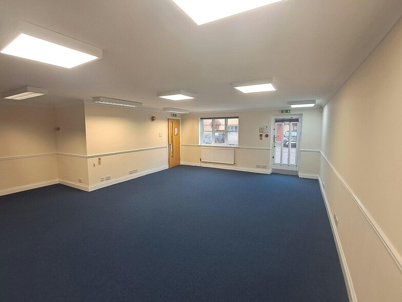 Silver St, Reading for lease - Building Photo - Image 2 of 4