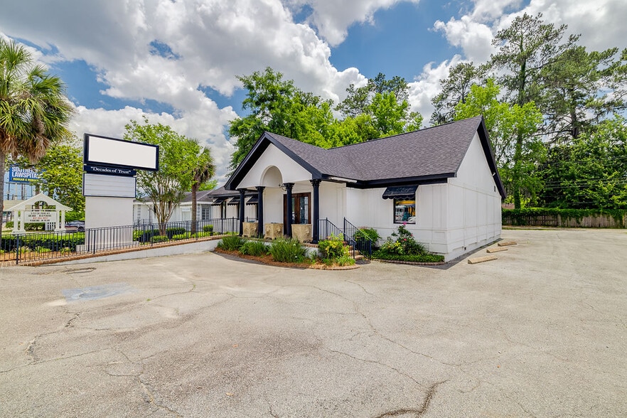 9 W Derenne Ave, Savannah, GA for lease - Building Photo - Image 3 of 45