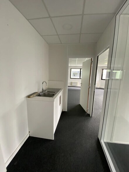 4 Voie Romaine, Canéjan for lease - Interior Photo - Image 3 of 9