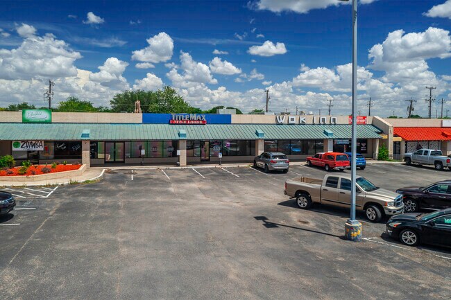 Plus de détails pour 8721-8739 Grissom Rd, San Antonio, TX - Commerce de détail à vendre