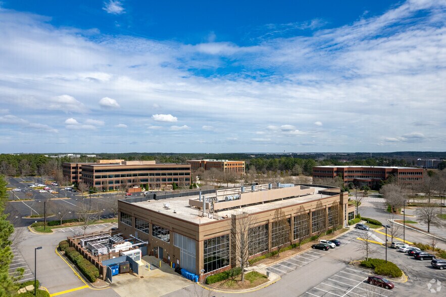 3500 Paramount Pky, Morrisville, NC à louer - Photo du bâtiment - Image 3 de 5