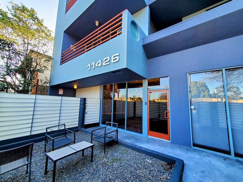 11426 Ventura Blvd, Studio City, CA à louer - Photo du bâtiment - Image 3 de 28