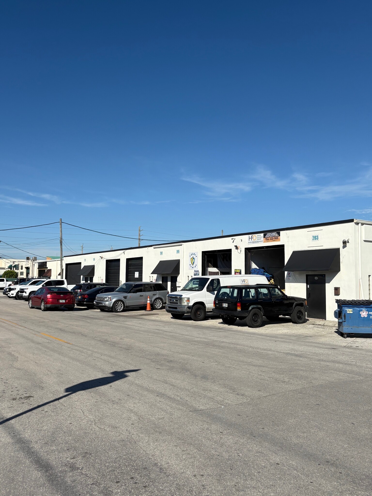 203-211 SW 28th St, Fort Lauderdale, FL for lease Building Photo- Image 1 of 4