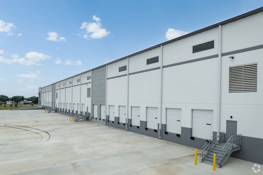 715 SE Loop 410, San Antonio, TX for lease - Building Photo - Image 3 of 14