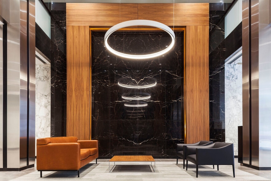 4 King St W, Toronto, ON for lease - Interior Photo - Image 3 of 10