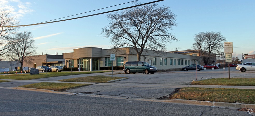 30 Kern Rd, Toronto, ON for lease - Building Photo - Image 2 of 6