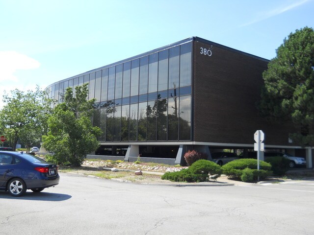 380 E Northwest Hwy, Des Plaines, IL à louer - Photo du bâtiment - Image 1 de 12