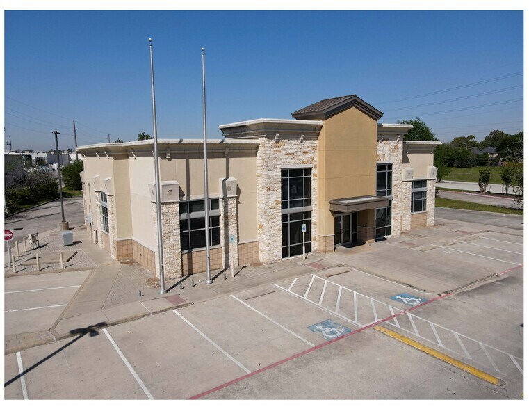 19311 W Lake Houston Pky, Humble, TX à louer - Photo du bâtiment - Image 2 de 13