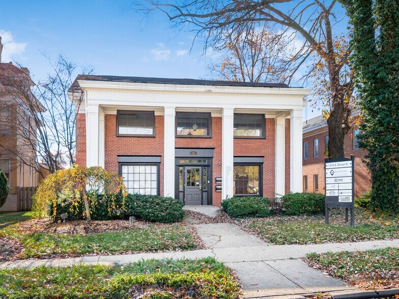 1015 E Broad St, Columbus, OH à vendre - Photo du bâtiment - Image 2 de 20