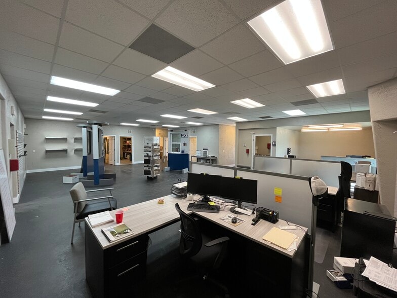 250 Carmalita St, Punta Gorda, FL for lease - Interior Photo - Image 3 of 7