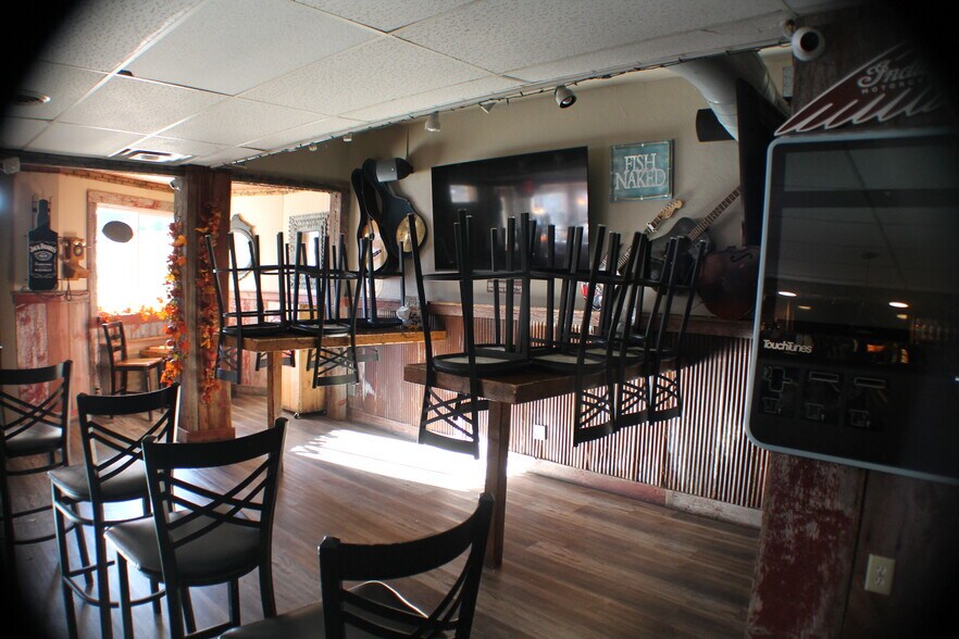 N51W34950 E Wisconsin Ave, Okauchee, WI à louer - Photo intérieure - Image 3 de 10