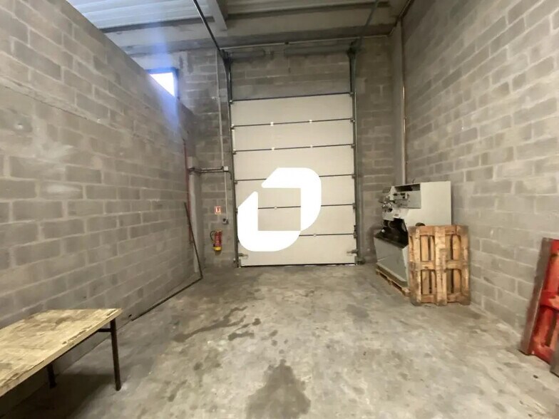 Flex in Moissy-Cramayel for lease - Interior Photo - Image 2 of 9