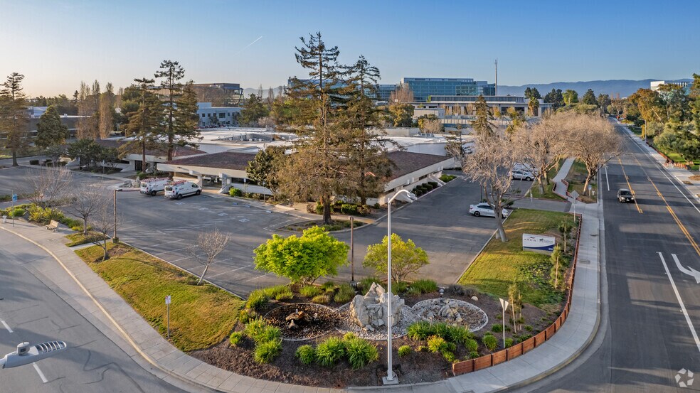 388 W Java Dr, Sunnyvale, CA à louer - Photo du bâtiment - Image 3 de 8