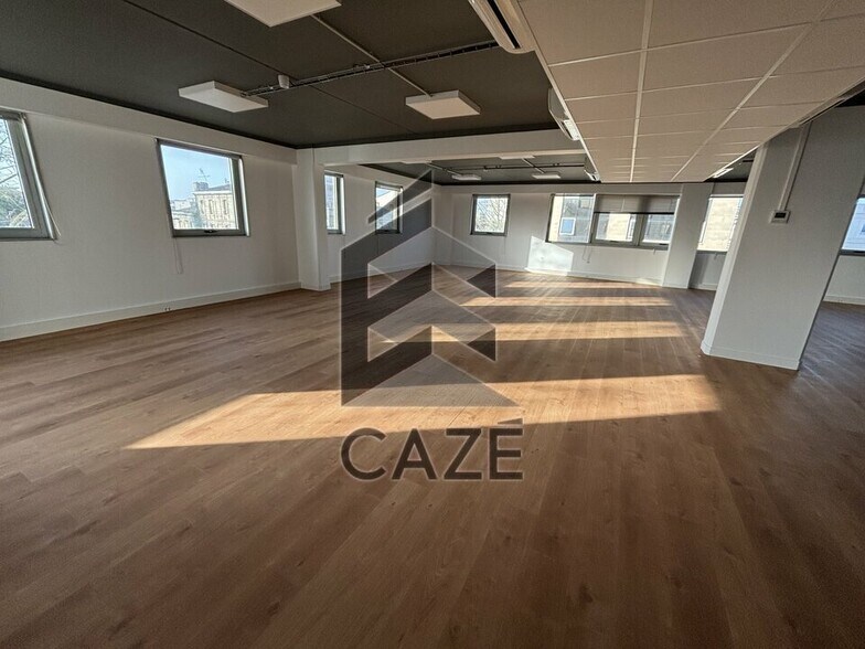 Office in Bordeaux for lease - Interior Photo - Image 2 of 6