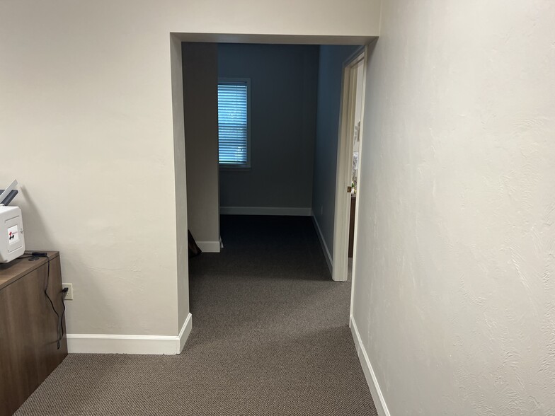 2108 Delta Way, Tallahassee, FL for sale - Interior Photo - Image 2 of 14