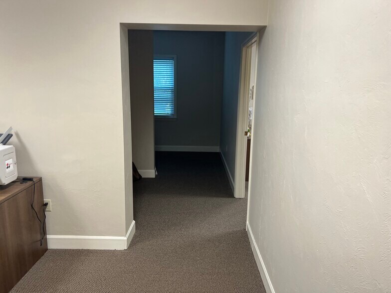 2108 Delta Way, Tallahassee, FL à vendre - Photo intérieure - Image 2 de 14