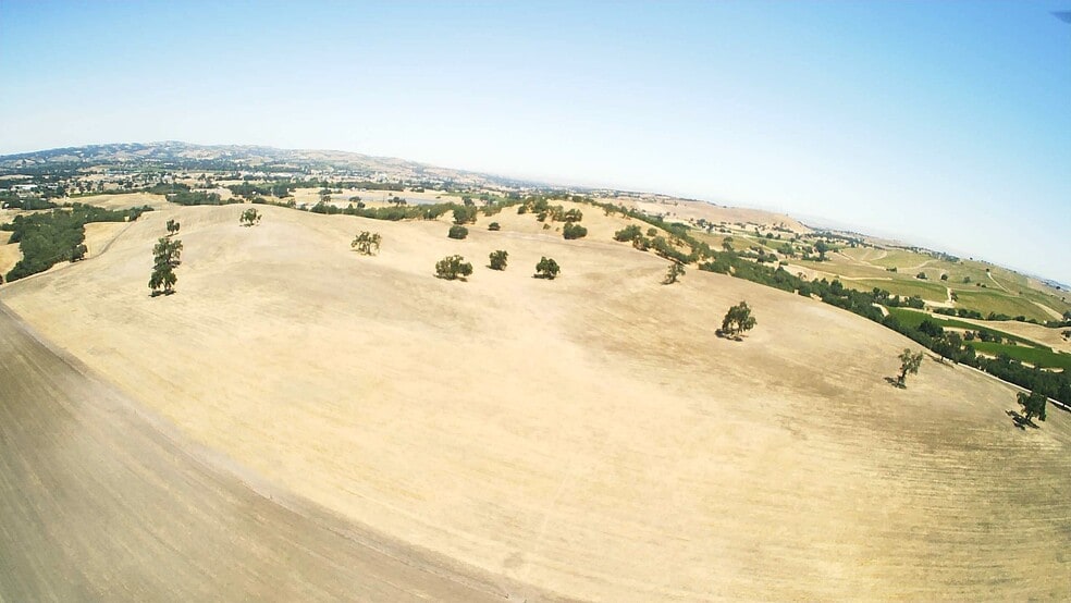 993 Moss Ln, Templeton, CA for sale - Aerial - Image 1 of 6
