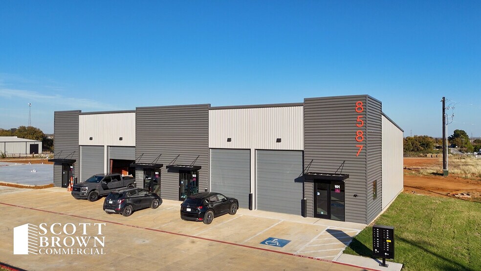 8587 Stewart Rd, Aubrey, TX à louer - Photo du bâtiment - Image 2 de 15