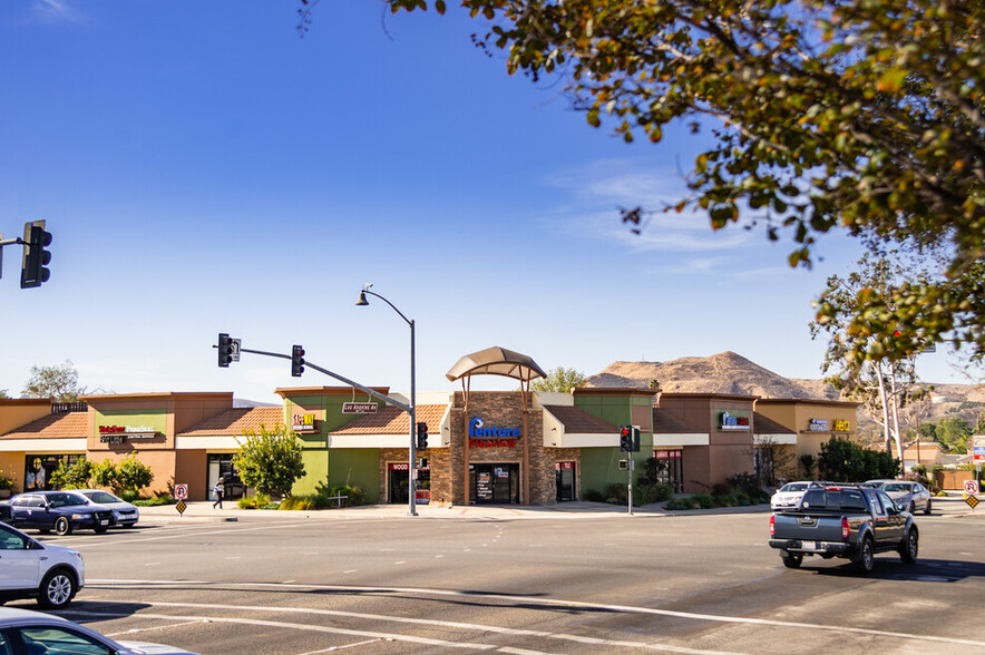 1030-1999 E Los Angeles Ave, Simi Valley, CA à vendre - Photo du bâtiment - Image 1 de 1