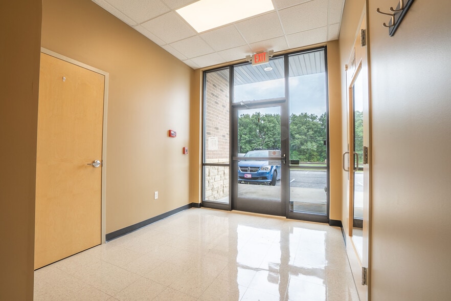 227 Monogard Dr, Manchester, TN for lease - Interior Photo - Image 3 of 50