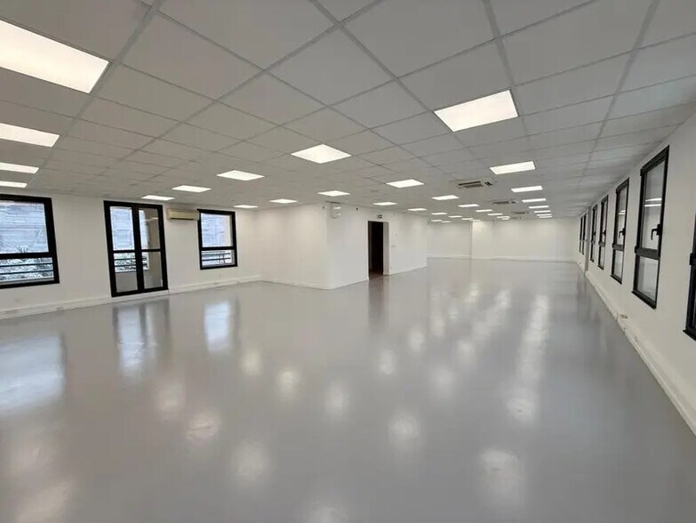 Office in Asnières-sur-Seine for lease - Interior Photo - Image 3 of 11