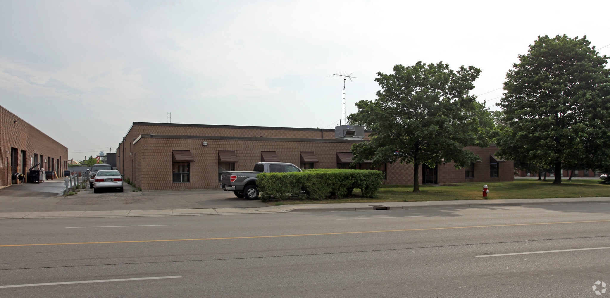 6071 Netherhart Rd, Mississauga, ON for lease Primary Photo- Image 1 of 4