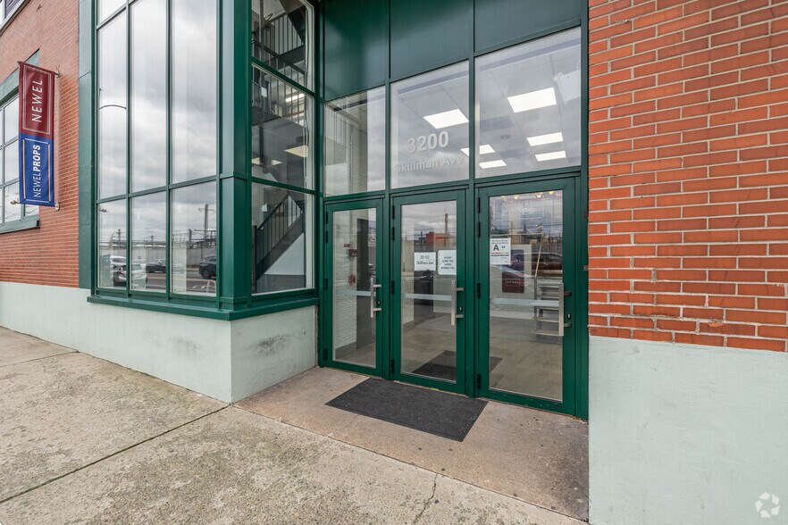 3200 Skillman Ave, Long Island City, NY à louer - Photo du bâtiment - Image 3 de 4