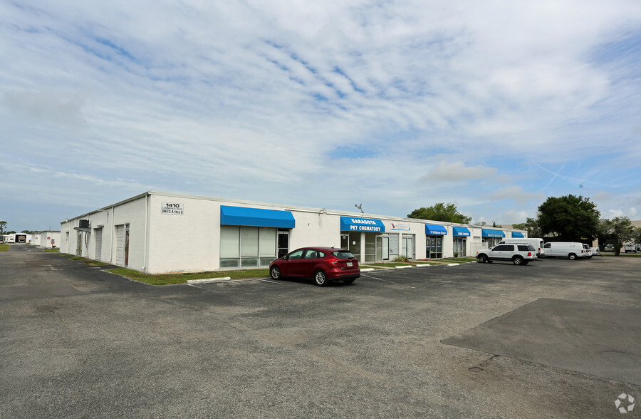 1410 Commerce Blvd, Sarasota, FL for lease - Primary Photo - Image 1 of 9