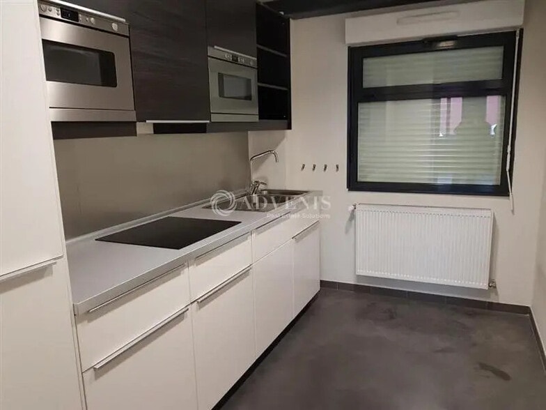 Office in Roubaix for lease - Interior Photo - Image 2 of 5