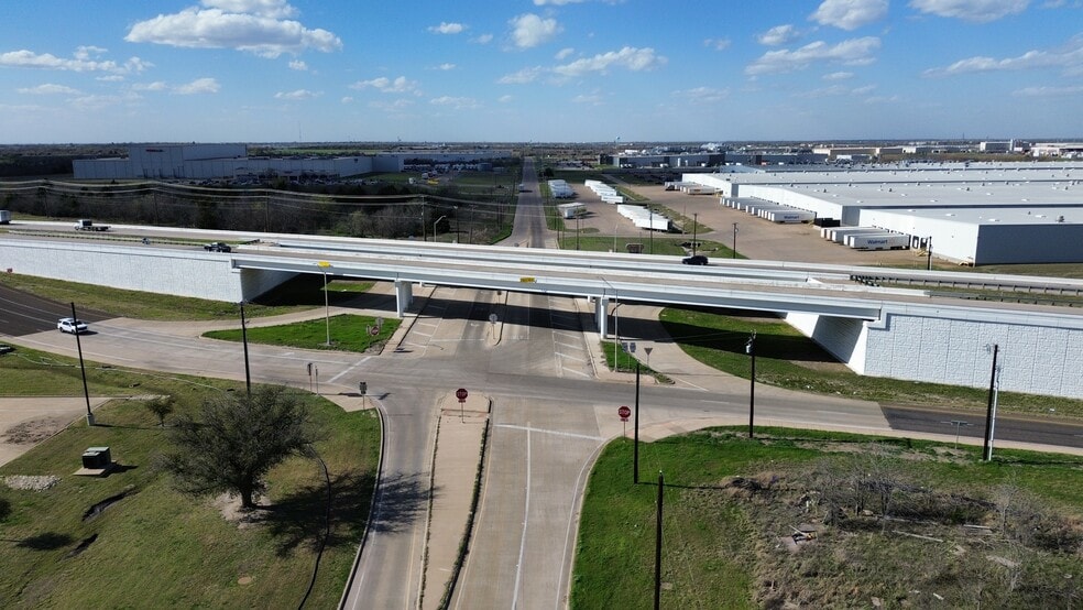 1057 Rudd Rd, Ennis, TX for sale - Building Photo - Image 3 of 14