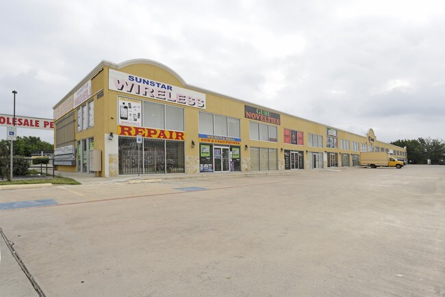 More details for 11456 Harry Hines Blvd, Dallas, TX - Retail for Sale