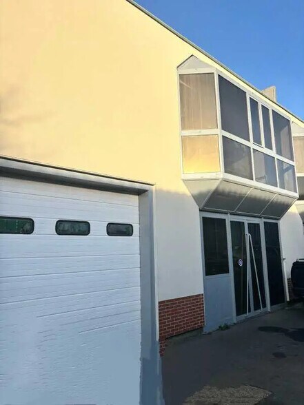 Flex dans Champigny-sur-Marne à louer - Photo du bâtiment - Image 2 de 9