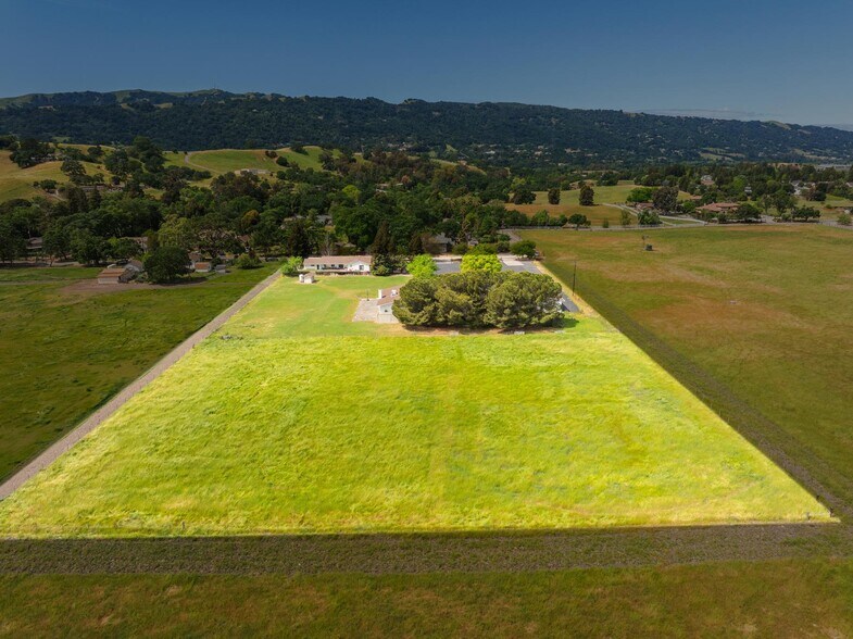 6656 Alisal St, Pleasanton, CA à vendre - Photo du bâtiment - Image 3 de 30