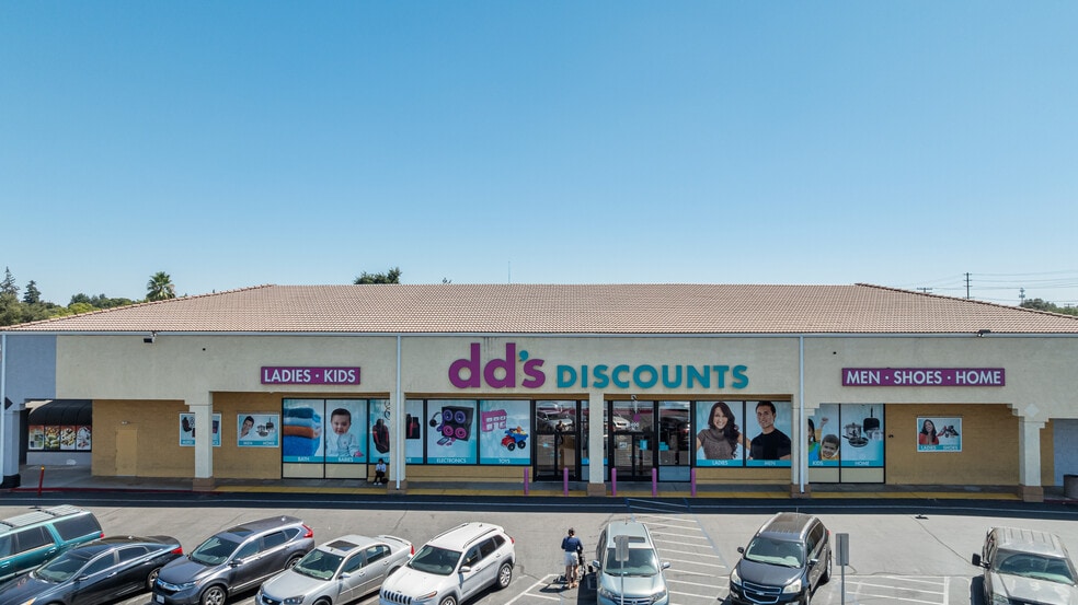 2400 Coffee Rd, Modesto, CA à louer - Photo du bâtiment - Image 3 de 10
