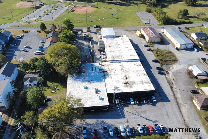 6115 Robertson Ave, Nashville, TN à louer - Photo du bâtiment - Image 2 de 3