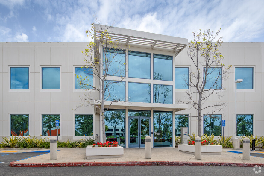 8 Hughes, Irvine, CA for lease - Building Photo - Image 3 of 17