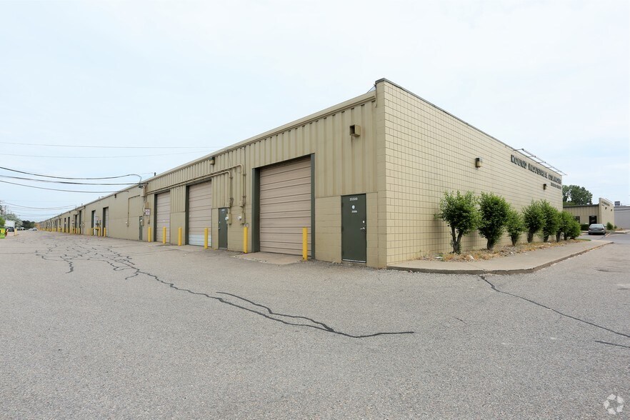 35500-35580 Mound Rd, Sterling Heights, MI à louer - Photo du bâtiment - Image 2 de 5