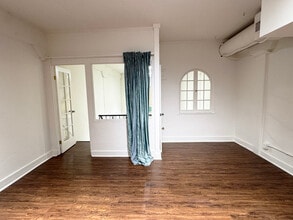 672 S La Fayette Park Pl, Los Angeles, CA for lease Interior Photo- Image 2 of 12