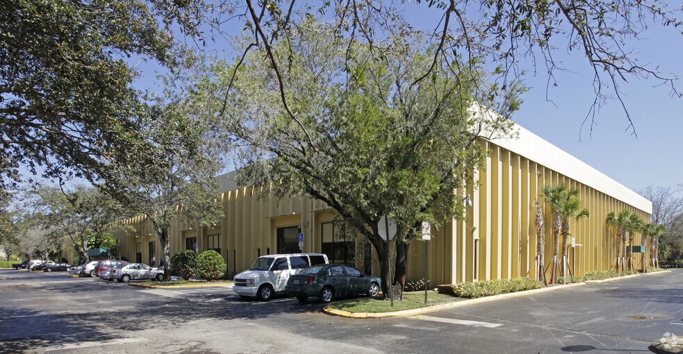 1800 NW 66th Ave, Plantation, FL à louer - Photo du bâtiment - Image 2 de 19