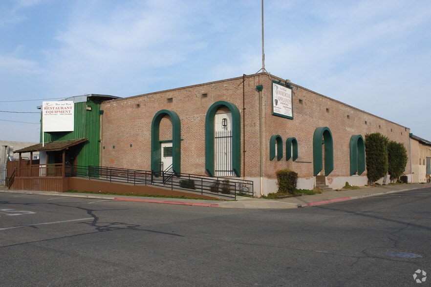 400 N Johnson St, Visalia, CA for sale - Primary Photo - Image 2 of 5