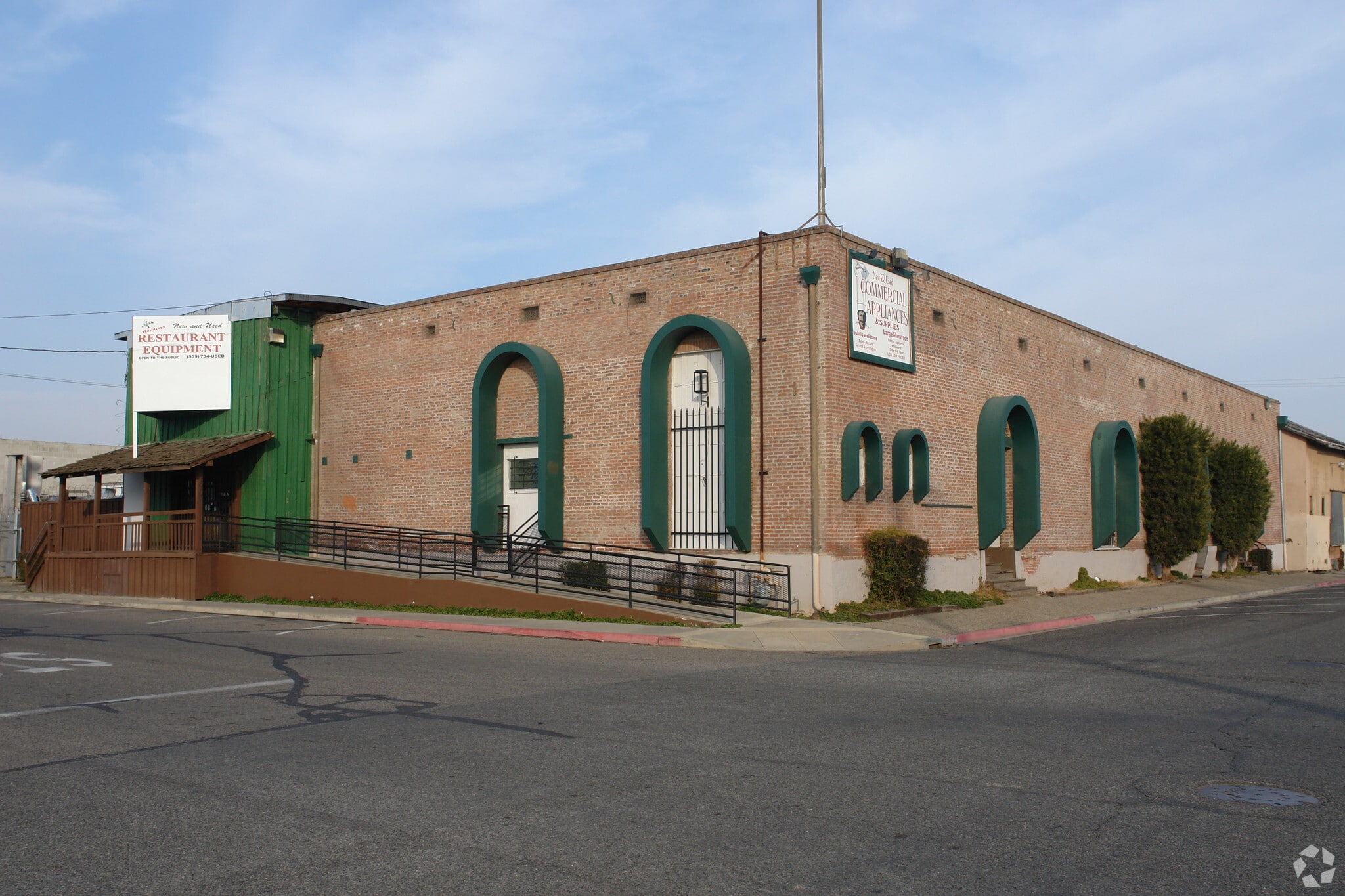 400 N Johnson St, Visalia, CA for sale Primary Photo- Image 1 of 6