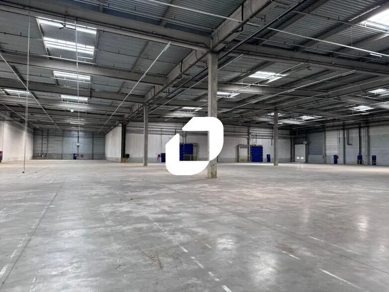 Industrial in Villeneuve-Saint-Germain for lease - Interior Photo - Image 3 of 11