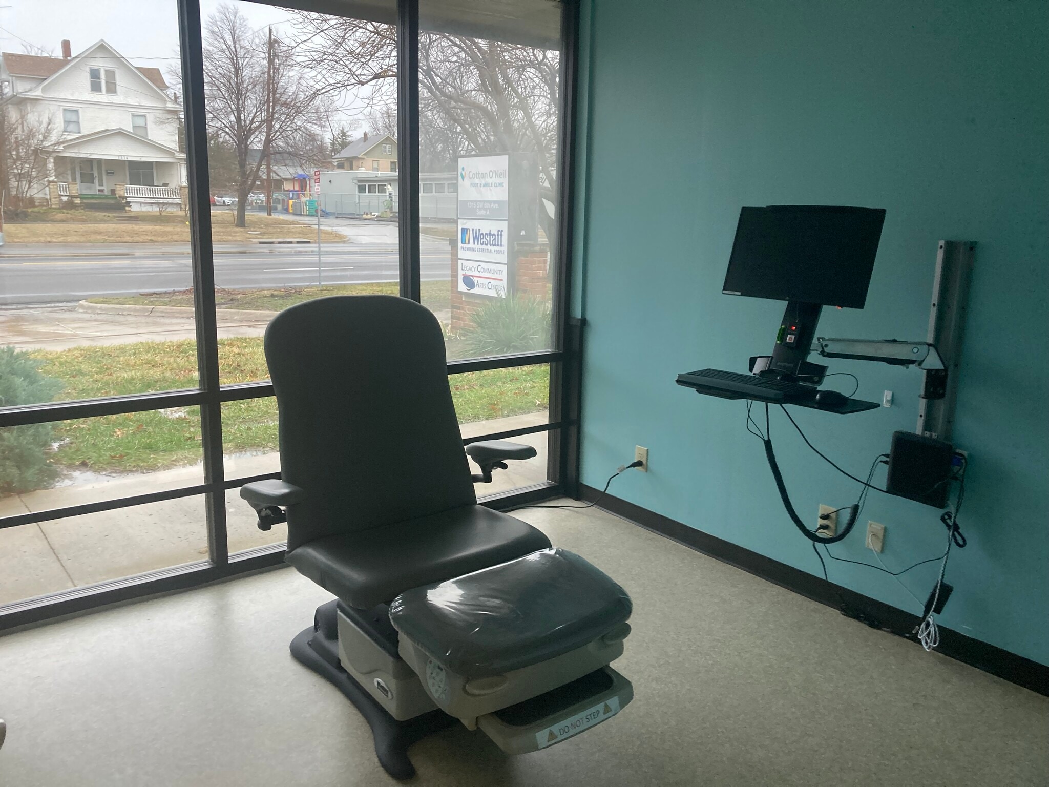 1315-1317 SW 6th Ave, Topeka, KS for sale Interior Photo- Image 1 of 6