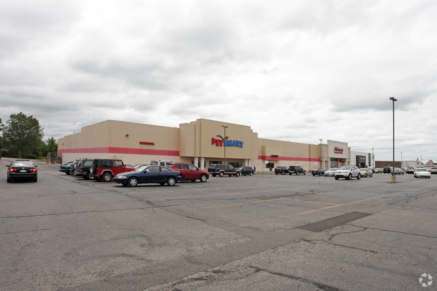 3930-3950 28th St SE, Grand Rapids, MI à louer - Photo du bâtiment - Image 2 de 10