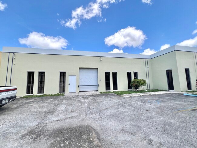 Plus de détails pour 3425 NW 73rd Ave, Miami, FL - Local d'activités à louer