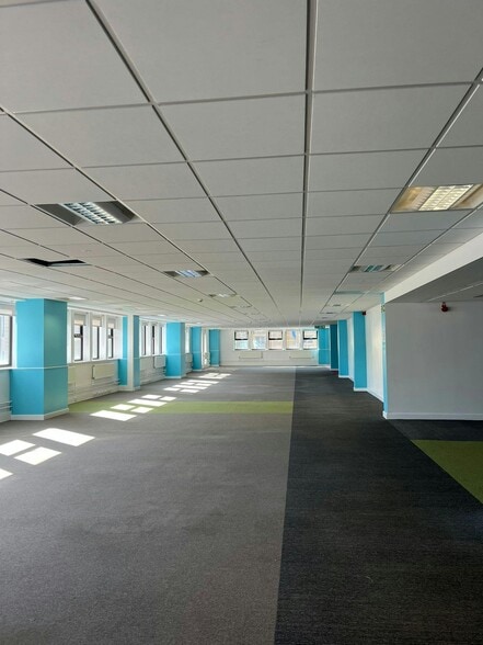 Market St, Halifax for lease - Building Photo - Image 3 of 9